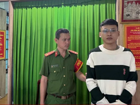 Nguyễn Công Nguyên SN 2003 ra đầu thú