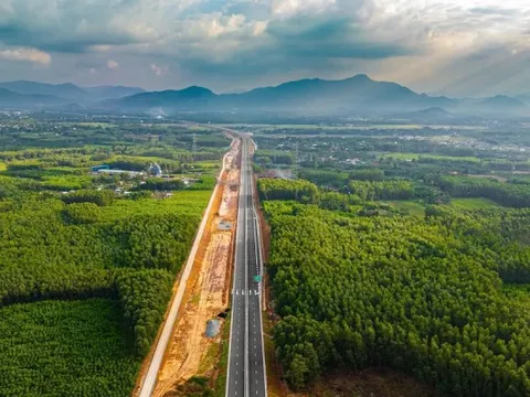 Cận Tết, người dân từng ngày mong ngóng cao tốc Bắc – Nam thông xe