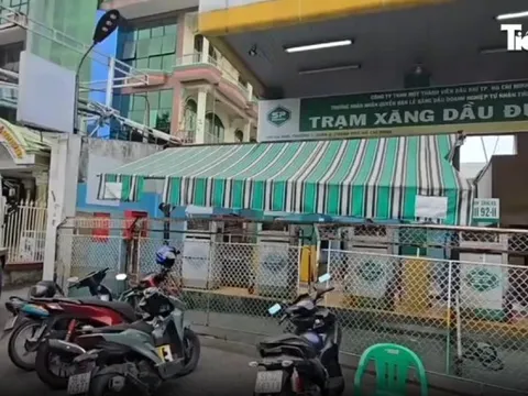 Lật tẩy 'công xưởng' sản xuất xăng RON A95 giả ở TPHCM