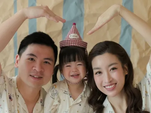 Đỗ Mỹ Linh tung bộ ảnh cực xinh yêu mừng sinh nhật chồng Chủ tịch, không hoành tráng nhưng ngọt ngào chuẩn dâu hào môn