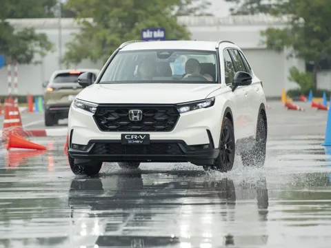 Giá bán Honda CR-V hybrid lắp ráp trong nước chính thức được công bố: Bản L giá 1,17 tỷ đồng, bản RS gần như không thay đổi