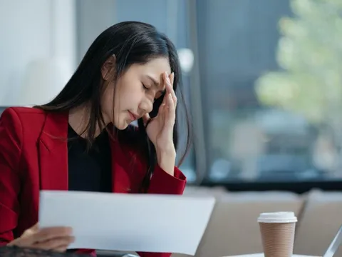 Ngủ đủ giấc vẫn lờ đờ cuối ngày: liệu dân văn phòng có đang bỏ quên đôi mắt?