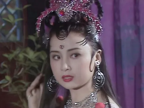 'Yêu tinh nhện' đẹp nhất Tây Du Ký: Từng học ngành Y, nay là 'bà trùm' phim ảnh