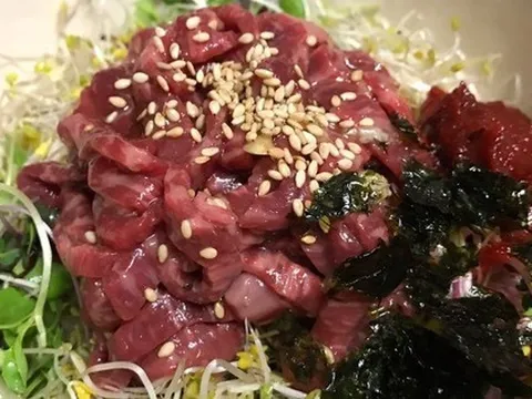 Ngày càng nhiều chị em còn trẻ đã mắc ung thư cổ tử cung, bác sĩ khuyên: 4 món này ngon đấy nhưng ăn ít lại!