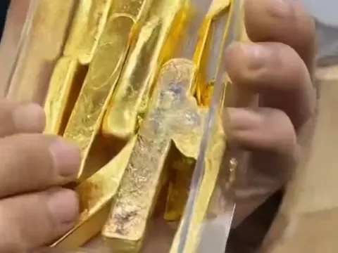 Chủ tiệm kim hoàn quét nhà thu được 1,7kg bột vàng trị giá gần 7 tỷ đồng trong một tháng