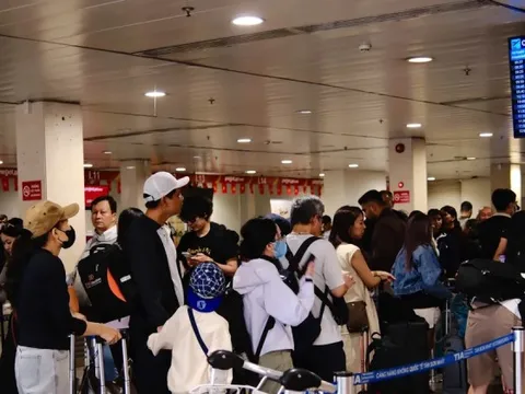 Sân bay Tân Sơn Nhất đón lượng khách kỷ lục dịp Tết