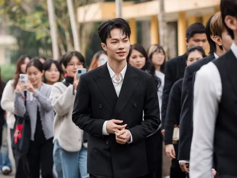 Hàng trăm khán giả Hà Nội vây kín dàn Tân binh toàn năng trước thềm concert 50.000 người