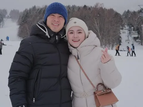 Quỳnh Anh - vợ Duy Mạnh bị móc túi