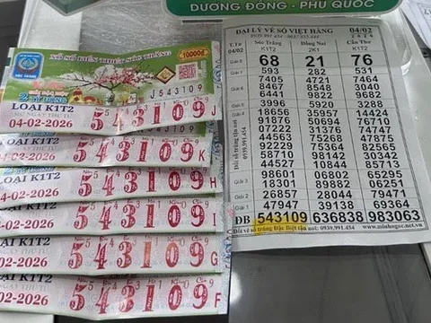 Nam shipper mua vé số ủng hộ người bán, bất ngờ đổi đời trước thềm năm mới: Tiền thưởng "khủng" cỡ nào?