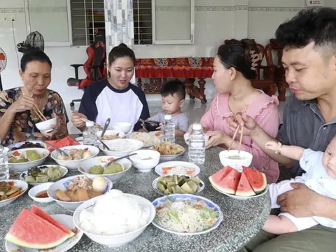 Chủ nhật này thật đặc biệt - Tết đến sớm từ "bữa cơm đủ", hạnh phúc là khi nhà mình còn có nhau