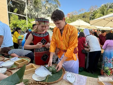 Lễ hội bánh chưng “níu chân” khách Tây, làm giàu sản phẩm tại Khu du lịch Quốc gia Mũi Né