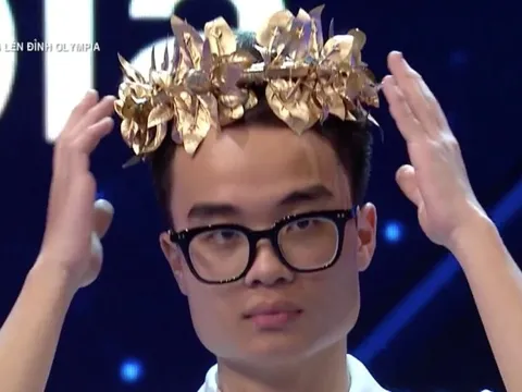 Nam sinh Hà Nội giỏi Toán thích làm thơ, giành vòng nguyệt quế Đường lên đỉnh Olympia