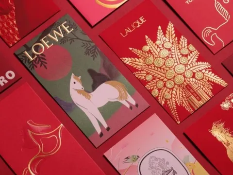 Những bao lì xì thể hiện sự xa xỉ của các ông lớn ngành thời trang: CHOPARD, RIMOWA,... đỏ như son, nhìn LOEWE mới thật sự bất ngờ