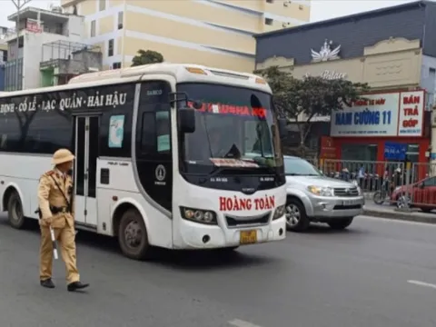 Trong 3 ngày, CSGT Hà Nội xử lý hơn 200 trường hợp xe khách, xe hợp đồng vi phạm giao thông