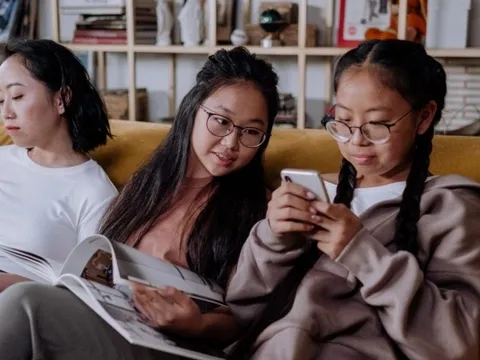 2 quan niệm nhiều phụ huynh tưởng ĐÚNG nhưng thật ra rất SAI, âm thầm gây hại cho con cái