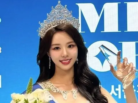 Á hậu học giỏi gây chú ý