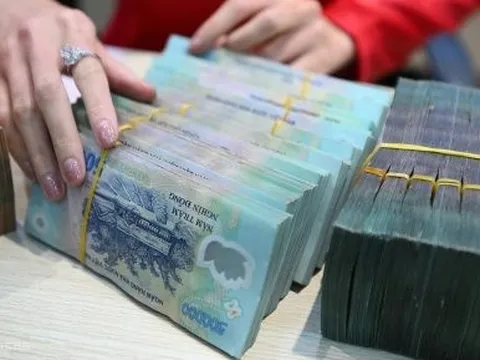 Nhận được 999.555.0000 đồng từ số tài khoản lạ, người phụ nữ SN 75 bàn giao toàn bộ cho công an: Sự thật được hé lộ bất ngờ