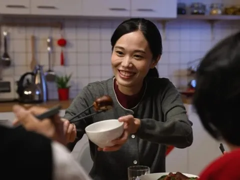 Mẹ dạy con: Dù mối quan hệ có thân thiết đến đâu, hãy cố gắng tránh 5 hành vi này khi đến thăm nhà ai đó