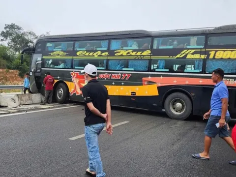 2 vụ tai nạn khiến đường cao tốc từ TPHCM ra miền Trung bị ùn tắc