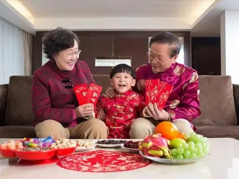 Con trai bị hỏi "Thích ăn Tết ở nhà bà nội hay bà ngoại?": Bà mẹ gợi ý 3 cách trả lời EQ cao, lại được lòng đôi bên