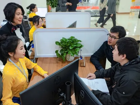 Thủ tướng yêu cầu cải cách tiền lương, đa dạng chính sách đãi ngộ với công chức