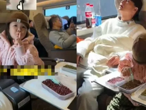 Hình ảnh ông bố và con gái trên chuyến tàu đông đúc gây sốt: Nhìn đồ vật phía dưới bàn, phải khen dạy con sao mà khéo thế!