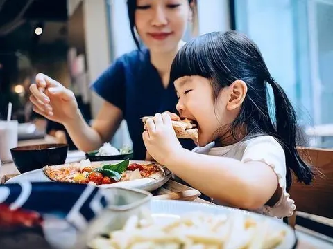 Trẻ sau này có thành đạt hay không, nhìn cách ăn uống cũng có thể đoán ra: Tuyệt đối đừng xem nhẹ!