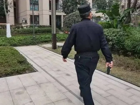 Phát hiện bảo vệ khu dân cư ngày ngày đi làm bằng xe sang, cảnh sát vào cuộc điều tra ra sự thật chấn động