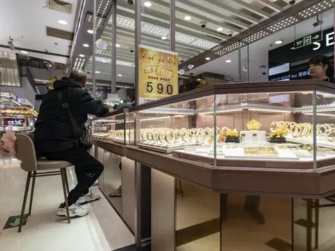 Người đàn ông bán nhà 5,6 tỷ đồng mua vàng, lãi 2,8 tỷ đồng nhưng thừa nhận: “Tôi trúng lớn nhưng thấp thỏm, mất ăn mất ngủ”