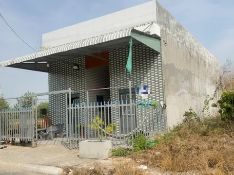 Nữ nghi phạm 16 tuổi dùng kéo giết người tại phòng trọ