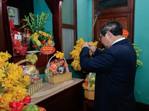 Thủ tướng Phạm Minh Chính dâng hương tưởng nhớ Chủ tịch Hồ Chí Minh