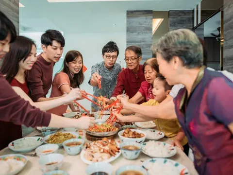 Dù giàu hay nghèo, ngày Tết cũng nhớ: Người khôn ngoan không làm 1 việc này trước mặt họ hàng, bạn bè lâu ngày mới gặp