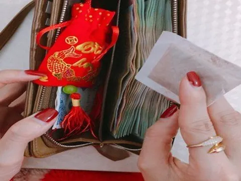 Đêm Giao thừa đặt thứ này vào ví: Năm mới tiền bạc rung rỉnh, vạn sự hanh thông, gặp hung hoá cát