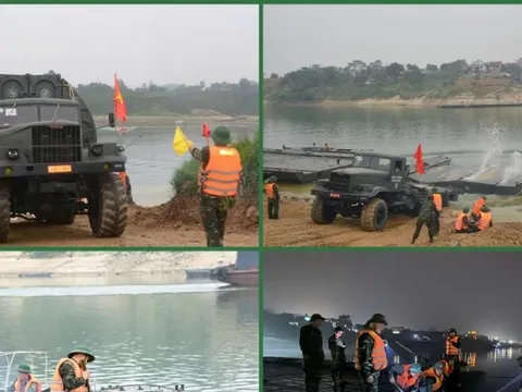 Thần tốc bắc cầu phao sông Lô, hàng trăm quân nhân được Đại tướng Phan Văn Giang ngợi khen