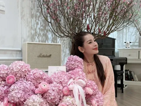 Chi Pu khoe nhà đón Tết nhưng netizen lại nhìn cái khác