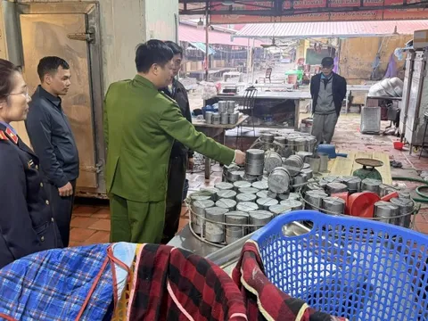 Khởi tố bà chủ Đỗ Thị Huyền SN 1970 và con trai