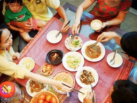 Phong trào ăn Tết healthy trên mạng xã hội và cú “vỡ mộng” của phụ nữ ngoài 30