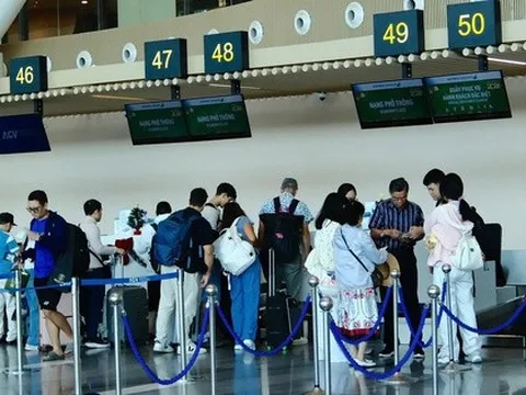 Mùng 1 Tết, giá vé máy bay từ TPHCM đi Hà Nội thấp bất ngờ