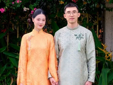 Midu - Minh Đạt "xông đất" Mùng 1, hội nhà giàu ú ụ liên tục cập nhật ngày đầu năm