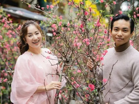 Khánh Thi khoe nhan sắc mẹ 3 con rạng rỡ trong bộ ảnh cực tình bên Phan Hiển đón Tết ở Hà Nội