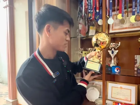 Tết về thăm nhà Khuất Văn Khang: "Năm mới ước mơ thi đấu thật tốt để xây nhà báo hiếu bố mẹ"