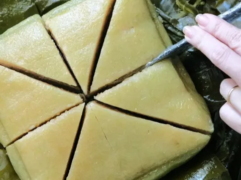 Không phải dùng lạt, làm thế này cắt bánh chưng không lo dính: Đơn giản chỉ 3 bước, ai cũng làm được