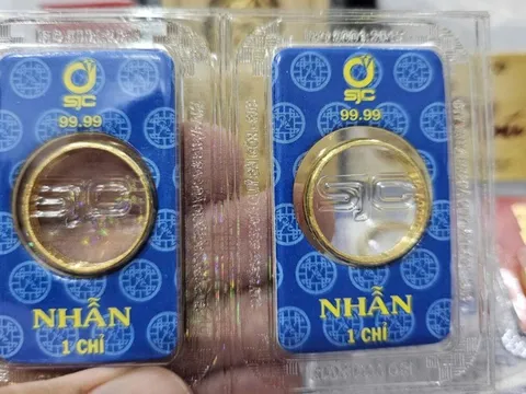 Mua vàng nhẫn 2 chỉ về lì xì bố mẹ, tôi chợt thấm thía 1 điều