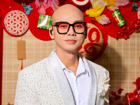 Nam ca sĩ Việt kiếm tiền hàng năm nhờ một bản hit 'quốc dân' giờ ra sao?