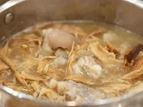 Nấu canh măng chớ bỏ qua 3 thao tác quan trọng: Măng mềm nhừ, mùi không hăng, nước canh trong