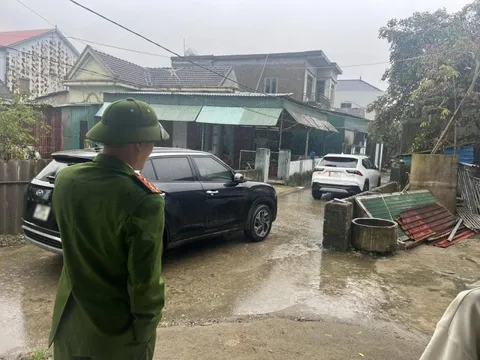 Người đàn ông lái 2 ô tô chặn xe khác, công an đến thì thách thức "phạt 100 triệu cũng được"