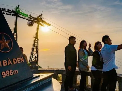 Núi Bà Đen đón lượng khách "khủng" trong 6 ngày Tết