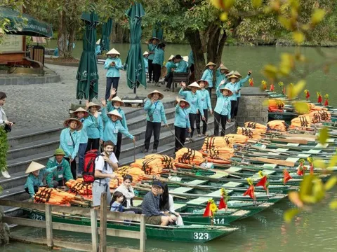 Di sản Tràng An (Ninh Bình) ra thông báo khẩn giữa mùng 4 Tết