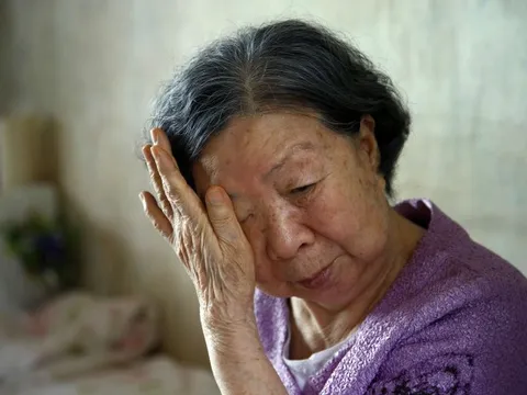 Trong tiếng Việt, từ "đợi chờ" và "chờ đợi" tưởng như một mà hóa ra khác: Chỉ đảo một chữ, cảm xúc đã rẽ sang hai hướng