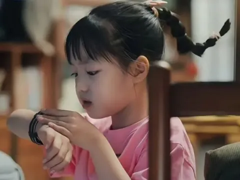 Bí mật ẩn giấu trong chiếc đồng hồ thông minh khiến tôi nhận ra: Thế hệ trẻ em này cô đơn đến mức nào!